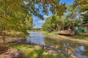 Hot Tub and Lake Access Malakoff Retreat!